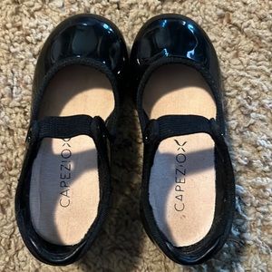 Size 6 baby tap shoes! Capezio